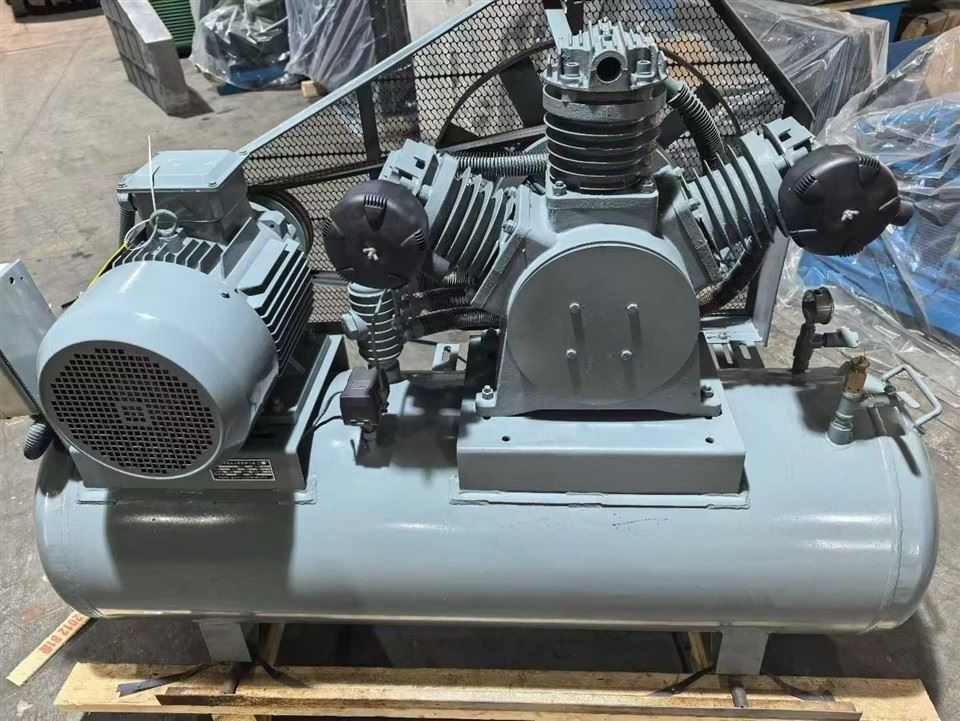 2.2KW Piston Air Compressor V‑0.25/8 suppliers